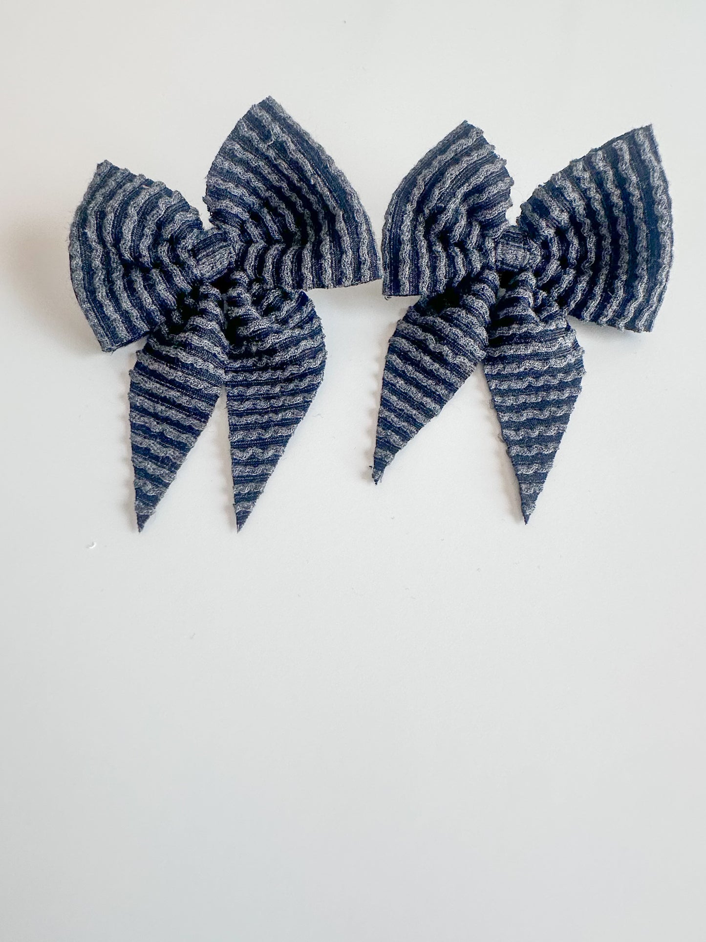 Black Solid Waved Rib